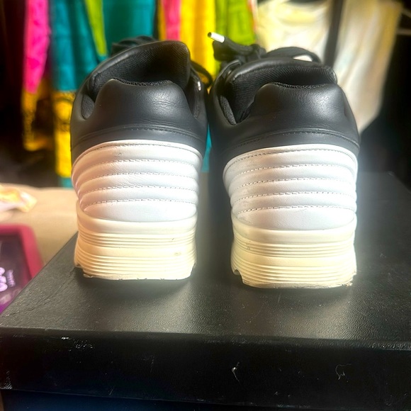 Chanel Sneaker size 38.5 - Picture 2 of 5